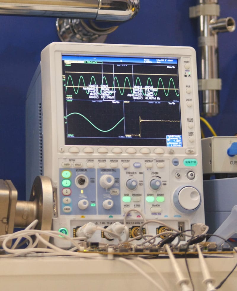 VFD monitoring screen displaying waveform data..